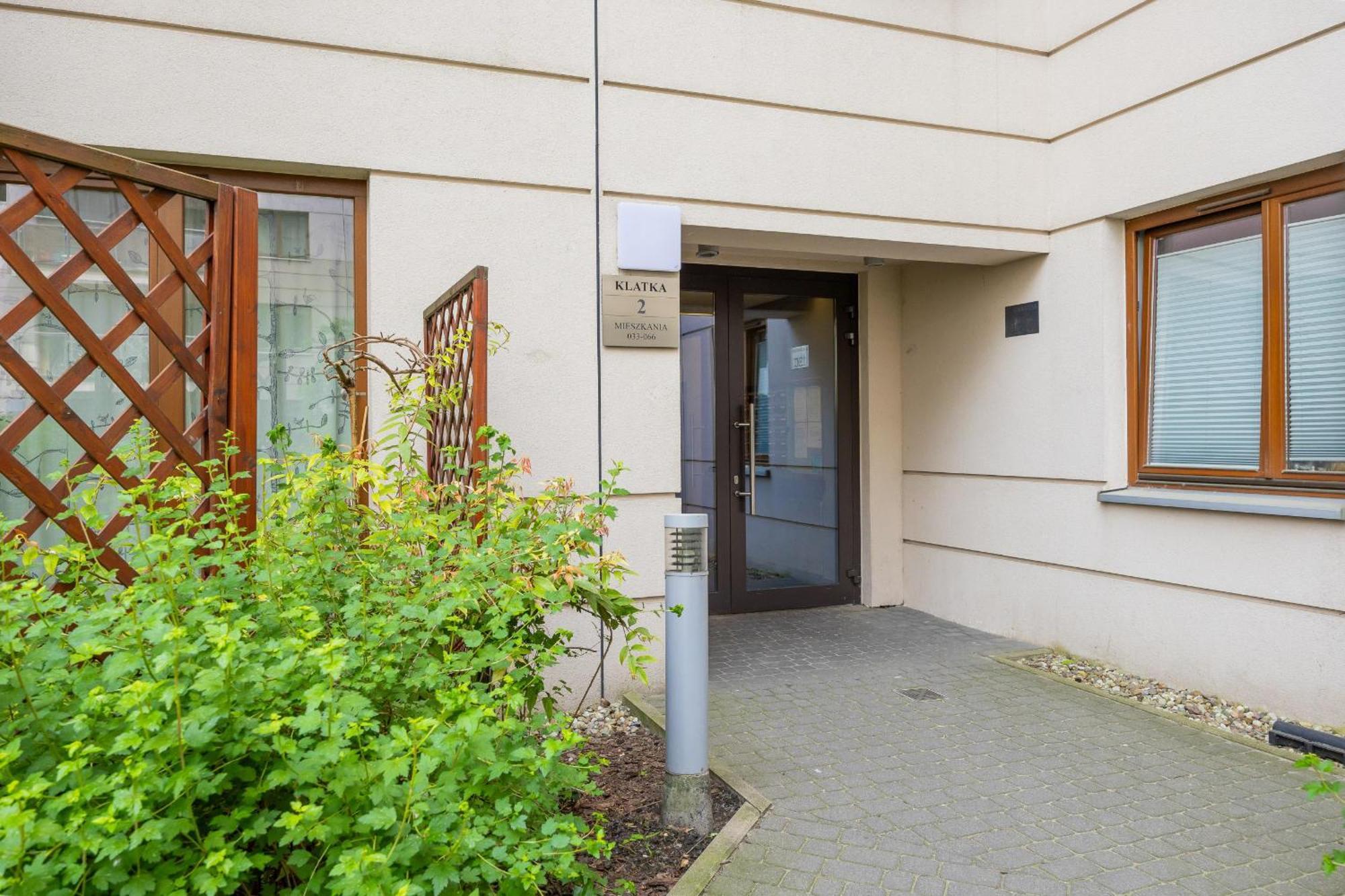 City Apartment With Parking Near Metro Mlociny By Noclegi Renters Varsovie Extérieur photo